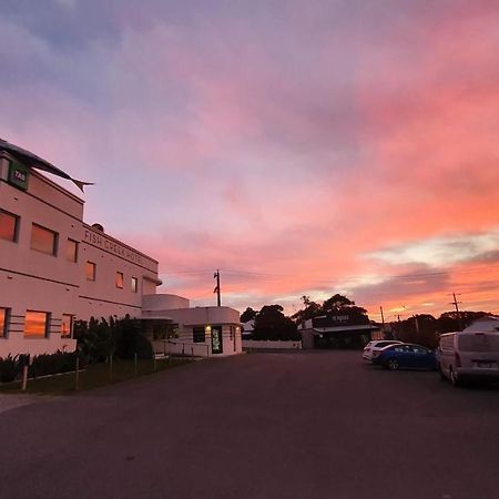 Fish Creek Hotel Exterior photo